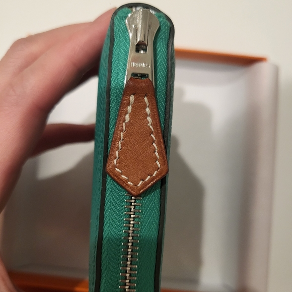 *like new* Hermes Silkin Compact wallet (in very jade color) - Picture 2 of 8